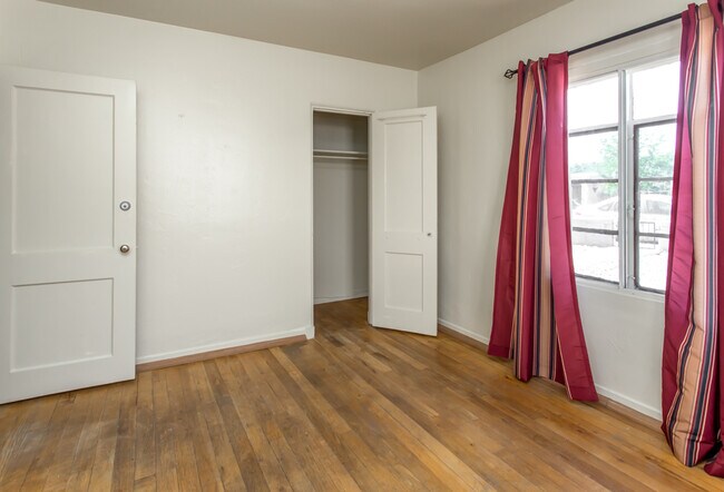 Building Photo - OLD TOWN NORTH VALLEY 2/BD 2/BA 1/CG
