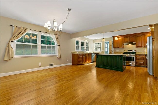 Building Photo - 46 Hemlock Dr