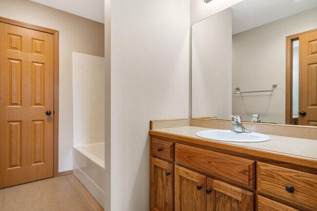 Building Photo - 717-719 E Watermill Cir