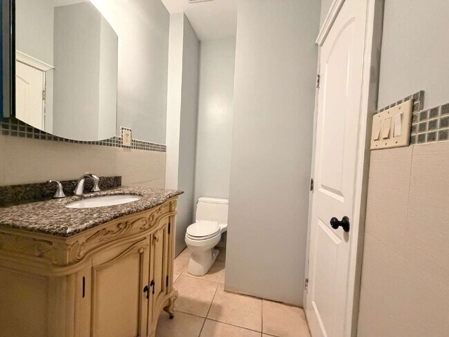 Building Photo - Move in ready, spacious, 4 bedroom, 3 bath single-family home available for rent in Hackensack, NJ.