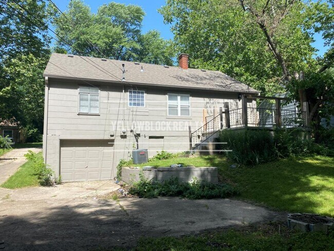 Building Photo - 6649 Lydia Ave