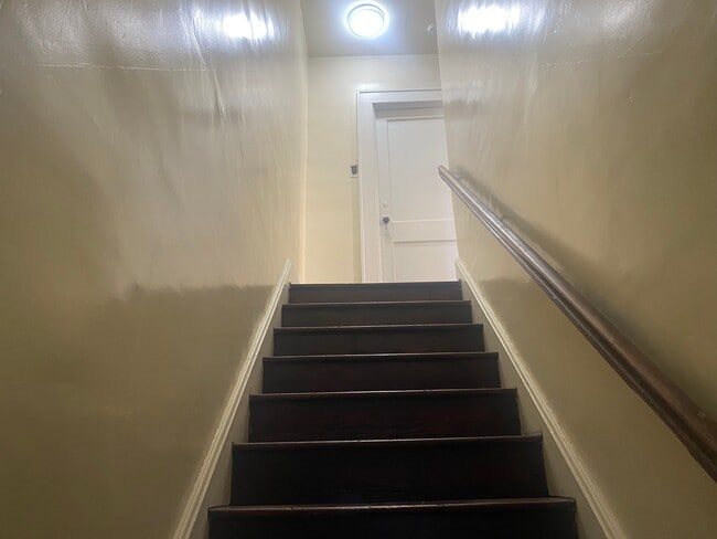 Building Photo - 133 Willowdale Ave