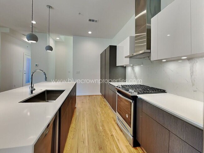 Building Photo - 1245 Gano St