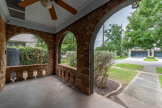 Building Photo - 2415 Elmen St