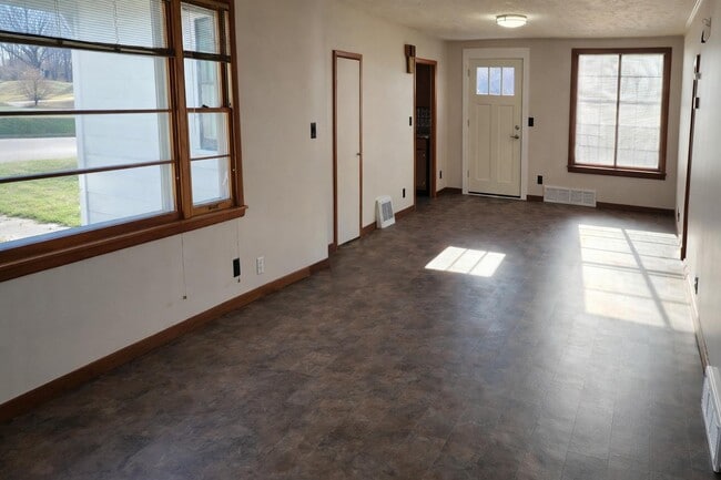 Building Photo - 117 3rd Ave