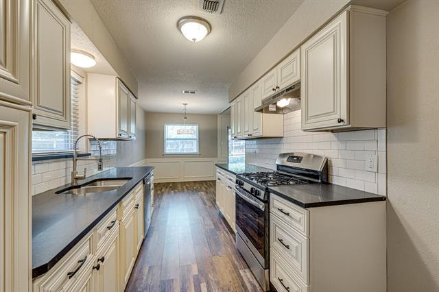 Building Photo - 2101 Warwick Dr