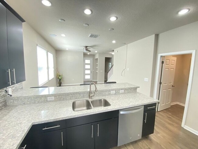 Building Photo - 2609 Amati Dr