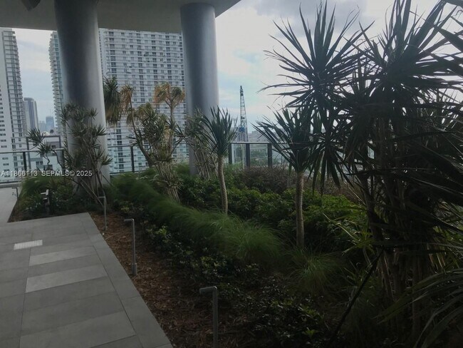 Building Photo - 1600 NE 1st Ave