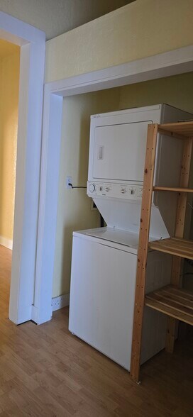 Washer and Dryer - 534 Windsor St E