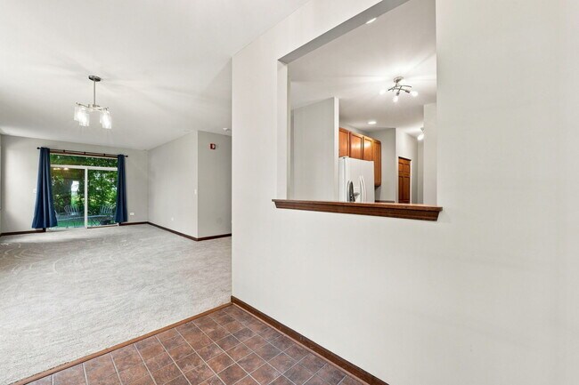 Building Photo - 2532 Oneida Ln