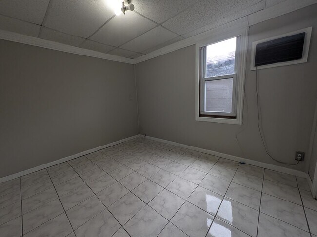 Building Photo - 1430 44th St