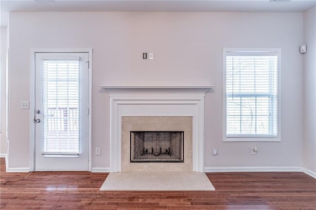 Building Photo - 2849 Suttonwood Way NE