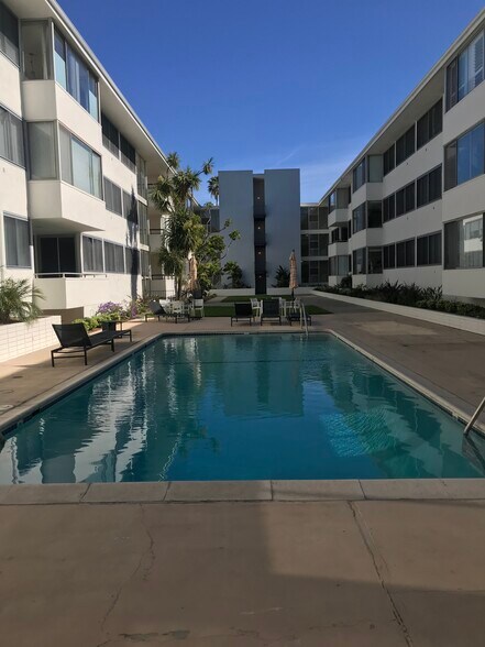 Heated pool - 8701 Delgany Ave