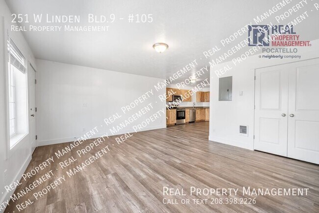 Building Photo - 251 W Linden Ave