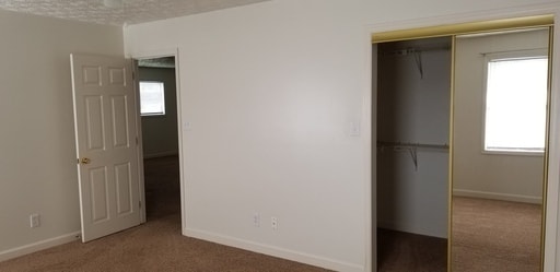 Building Photo - Large 2 bedroom 1 bath unit - upstairs