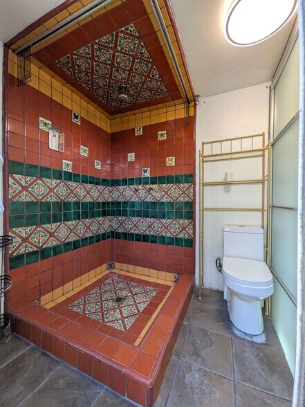 Building Photo - 9401 Notre Dame Ave