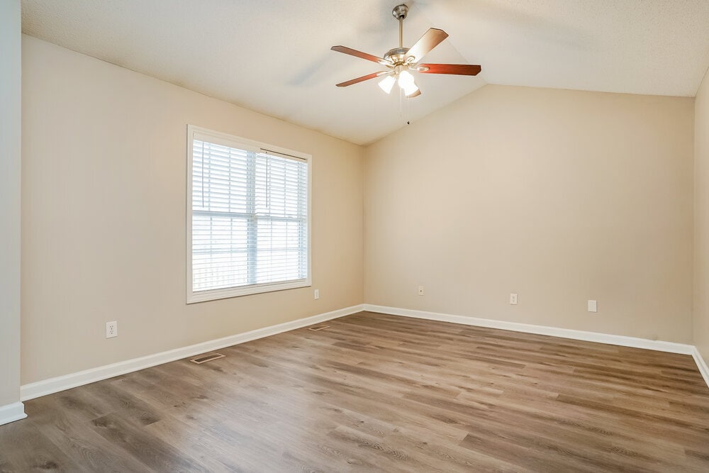 Building Photo - 1256 Grovewood Dr