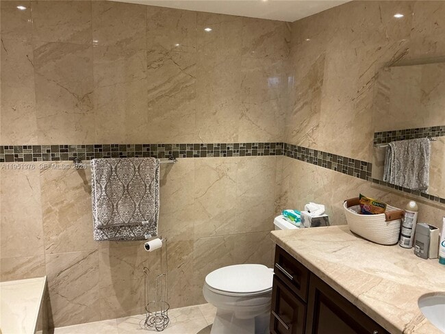 Building Photo - 400 Leslie Dr