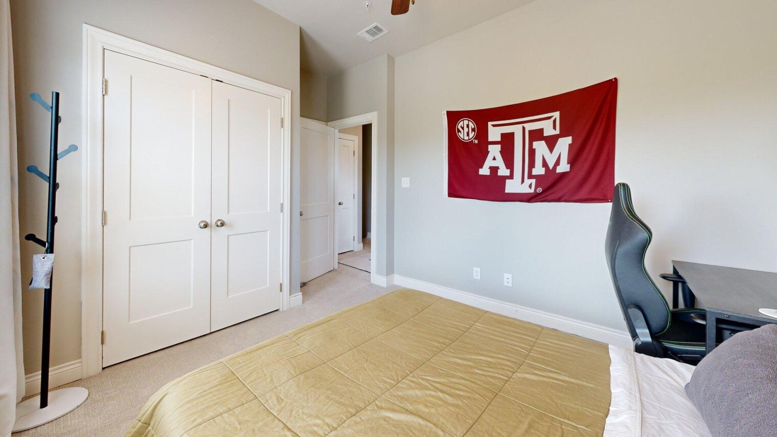 Building Photo - 636 Clay St