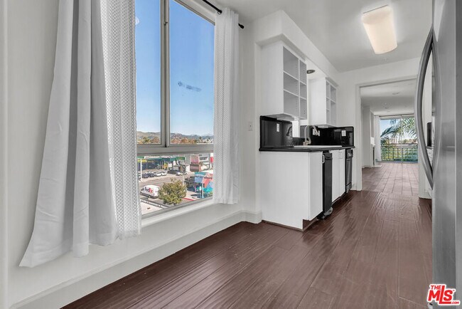 Building Photo - 131 Croft Ave