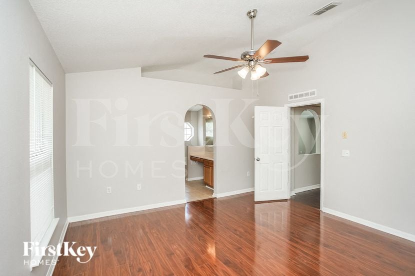 Building Photo - 12612 Lake Vista Dr