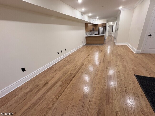 Building Photo - 438 S 11th St