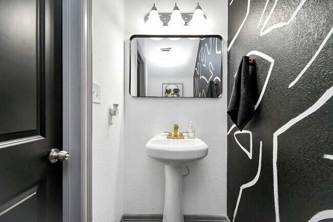 Building Photo - 2905 Baer St