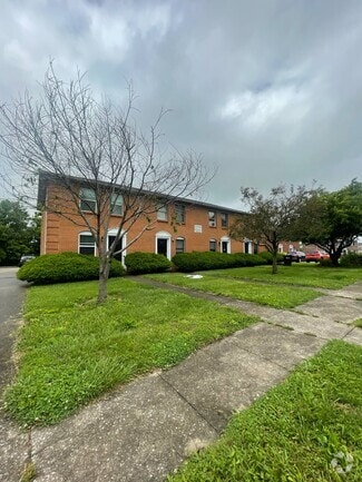 Building Photo - 490 Garden City Dr