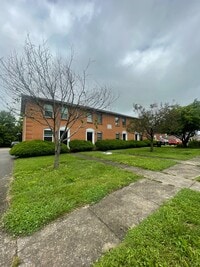 Building Photo - 490 Garden City Dr