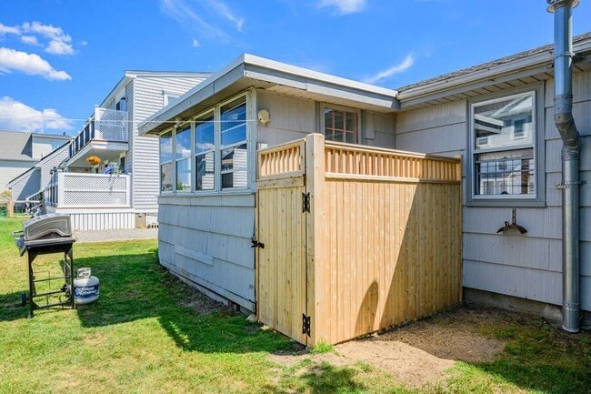 Building Photo - 21 Chadwell Ave