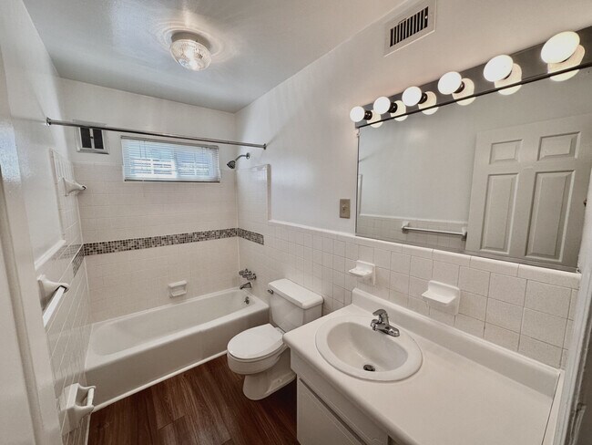 Interior Photo - Elmhurst