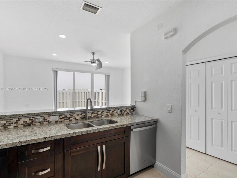 Building Photo - 15568 SW 39th St