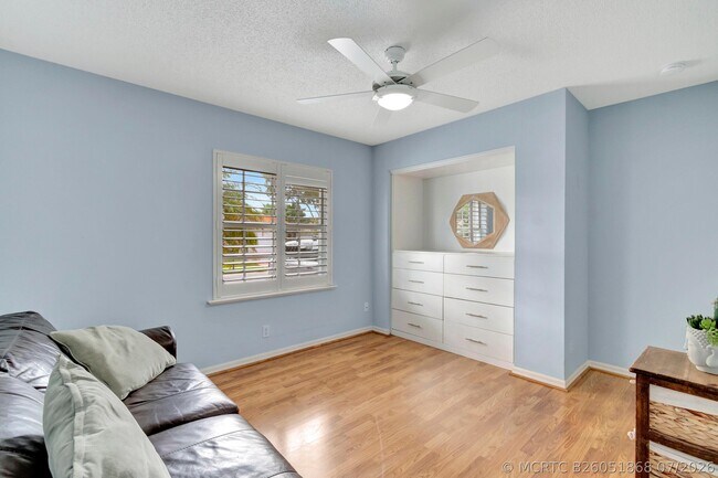 Building Photo - 6129 Heliconia Rd