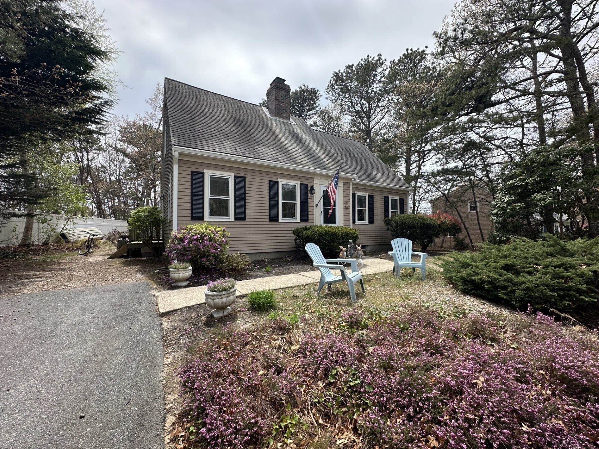 Building Photo - 27 Pine View Dr