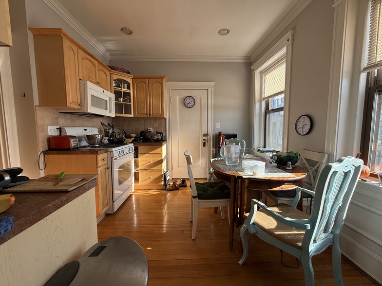 Building Photo - 10-12 Greenway Ct