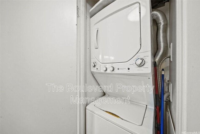 Building Photo - 2499 Kapiolani Blvd