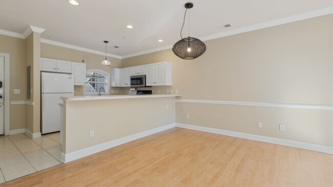 Building Photo - 4880 Dahlia Ct