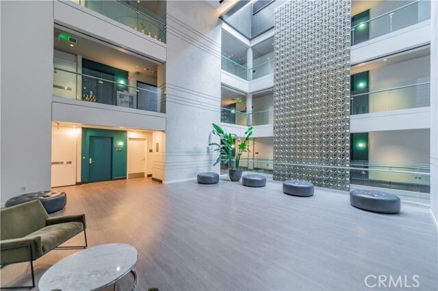 Building Photo - 400 S Broadway