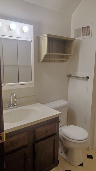 Building Photo - 1050 Curtis St