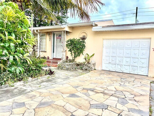 Building Photo - 724 Moffett St