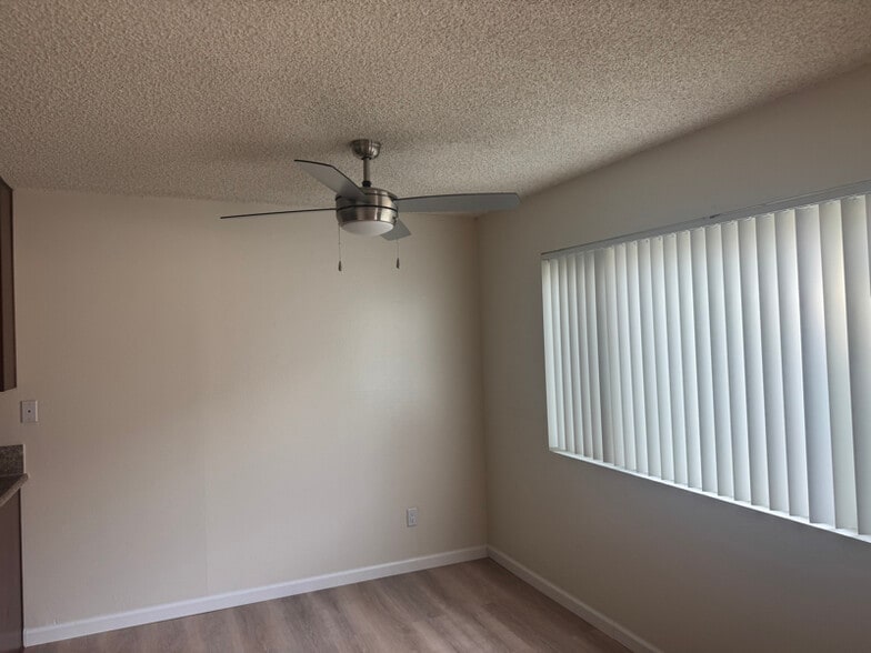 Building Photo - 986 5th Ave