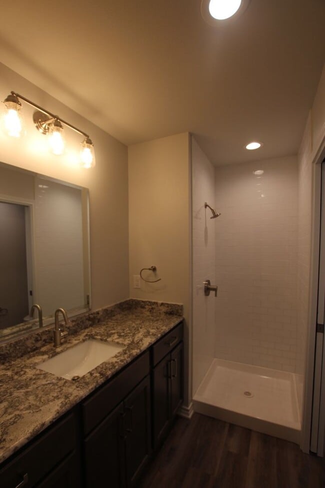 Building Photo - Coming Soon! Stunning 2 Bed 2.5 Bath 1 Car Garage Townhome in Tyler!