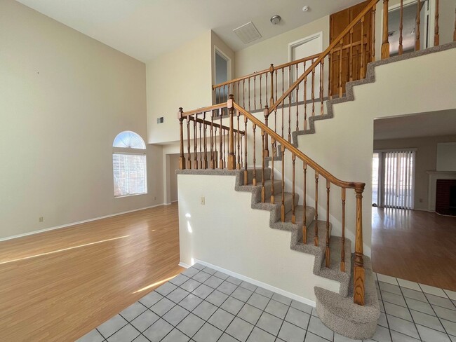 Building Photo - Gorgeous 4 Bedroom Home with Pool & Spa Located in The Lakes