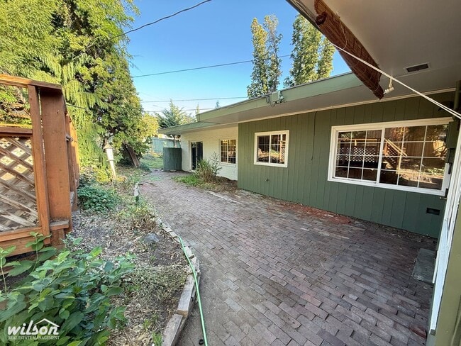 Building Photo - Beautiful 3bd/2ba Single Family Home near ...