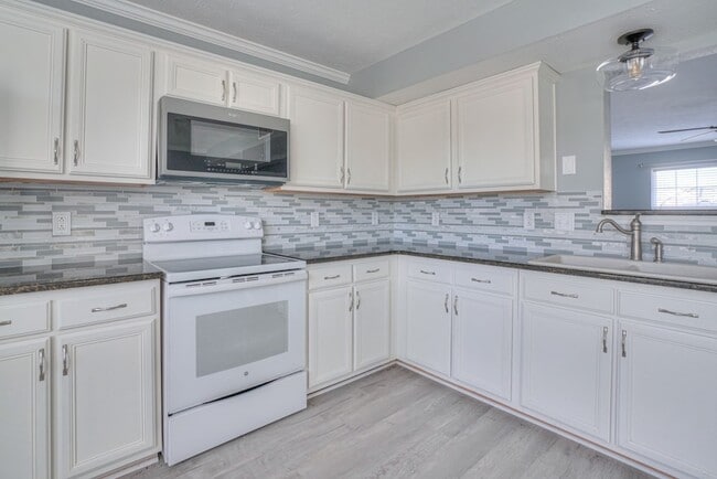 Building Photo - 341 Shoshone Pl