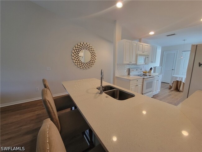 Building Photo - 4950 Deerfield Way