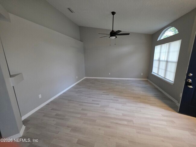 Building Photo - 8219 Teaticket Dr