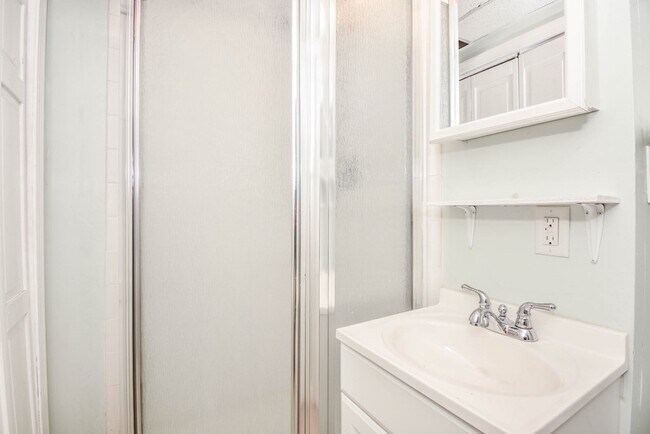 Building Photo - 86 Edwards St