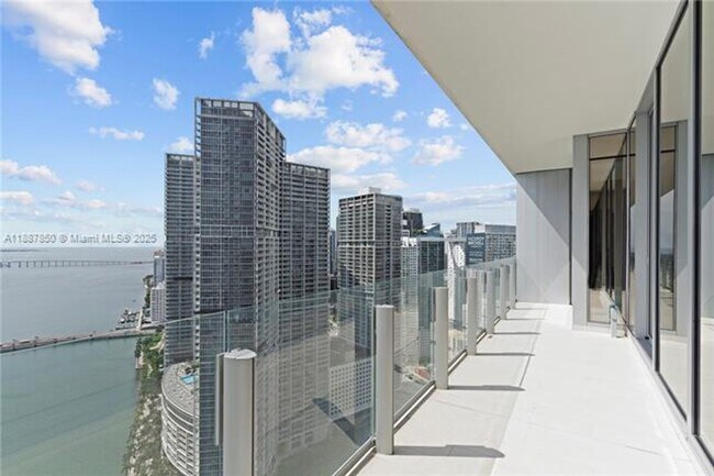 Building Photo - 300 Biscayne Blvd Way