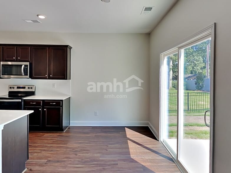 Building Photo - 550 Rivermist Dr